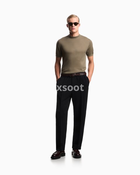 Short-sleeved jumper in a seamless plain-knit virgin wool